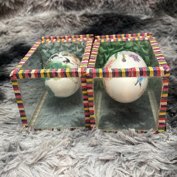 Vintage Oriental Hand-Painted Eggs In Display Cases - Picture 12 of 16